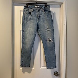 LEVI’s Boyfriend Distressed Blue Jeans
